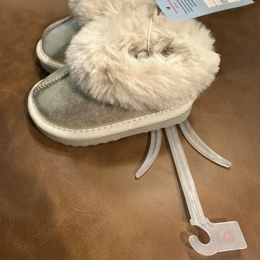 Cat & Jack Toddler Gold Piper Scuff Slippers